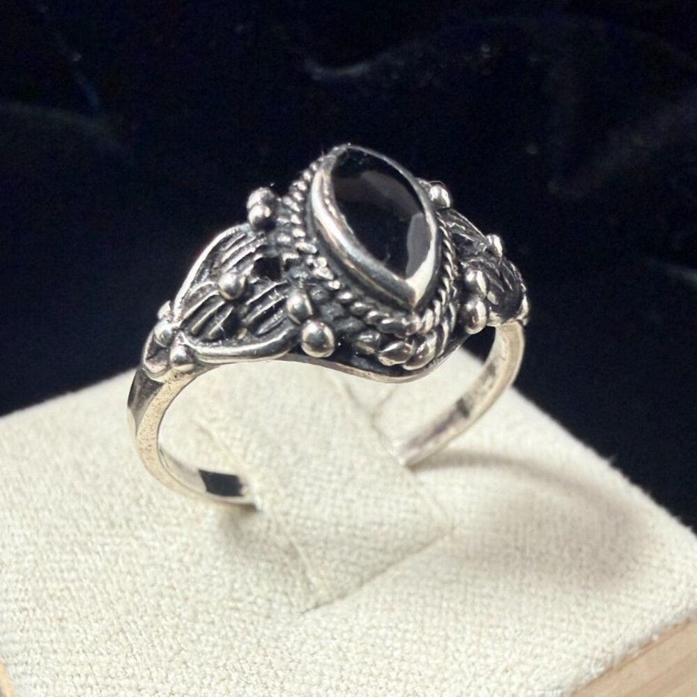 925 Sterling Silver and Black Onyx Flower Ring size 7